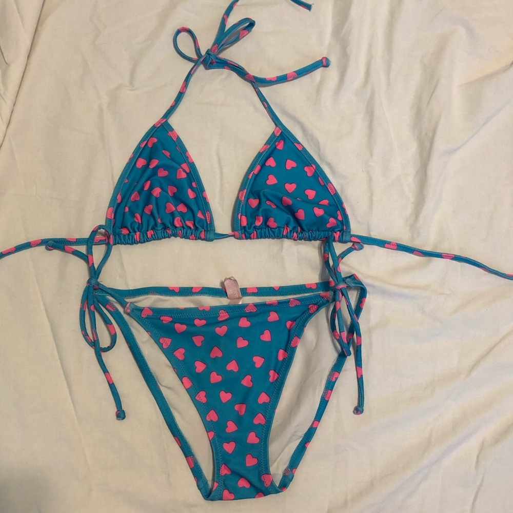 Victoria’s Secret bikini